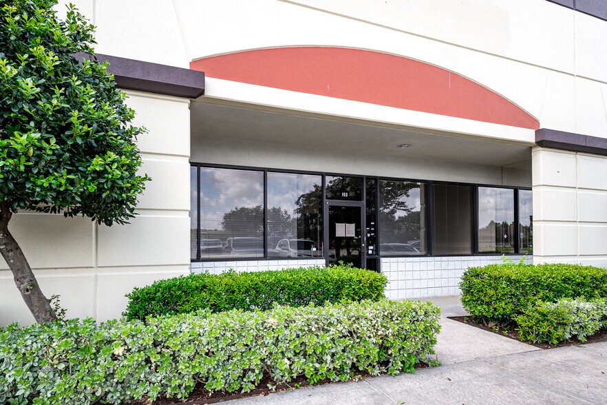 2300 E Pasadena Fwy, Pasadena, TX à louer - Photo du bâtiment - Image 2 de 7