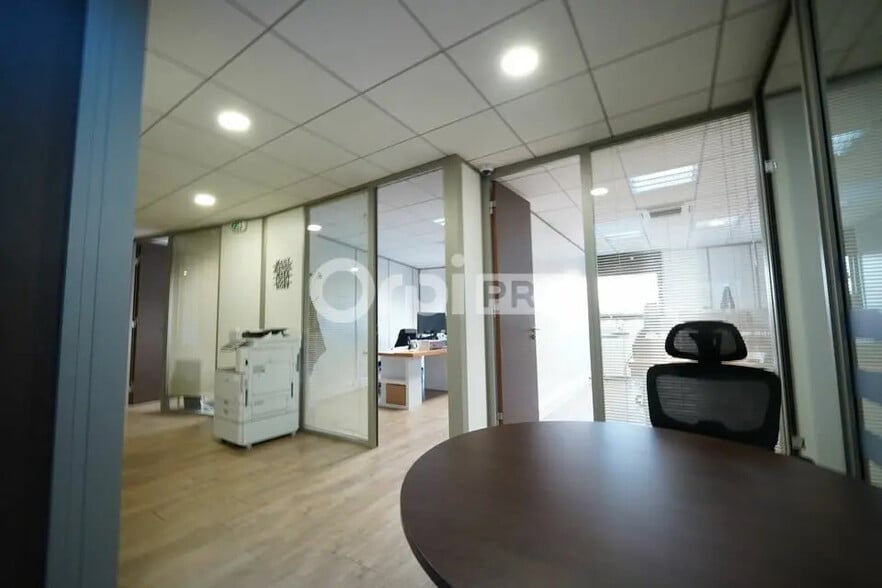 Office in Rillieux-la-Pape for lease - Building Photo - Image 3 of 11