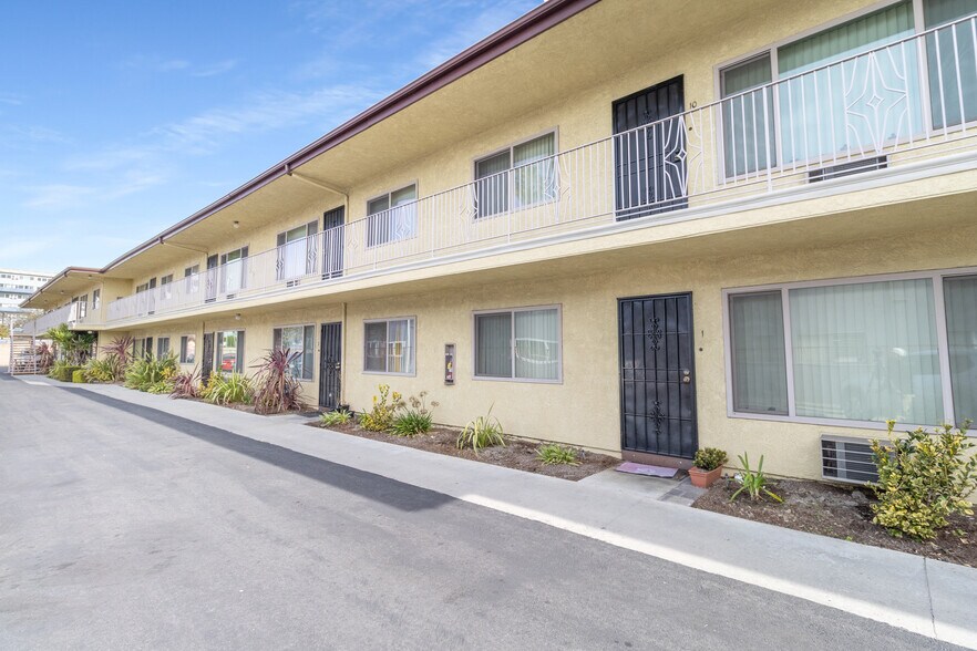 9559 Flower St, Bellflower, CA à vendre - Photo du bâtiment - Image 3 de 4