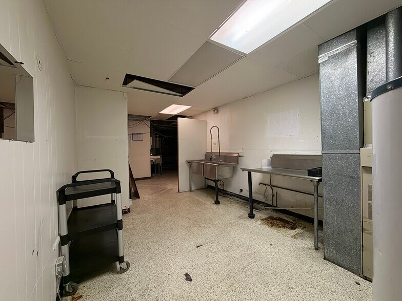 115 E Naches Ave, Selah, WA for lease - Building Photo - Image 3 of 17