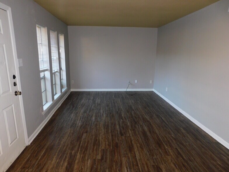 703 E Center St, White Oak, TX à vendre - Photo du bâtiment - Image 3 de 7