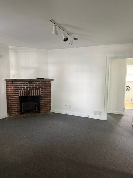 728 E Haverford Rd, Bryn Mawr, PA à louer - Photo du bâtiment - Image 2 de 14