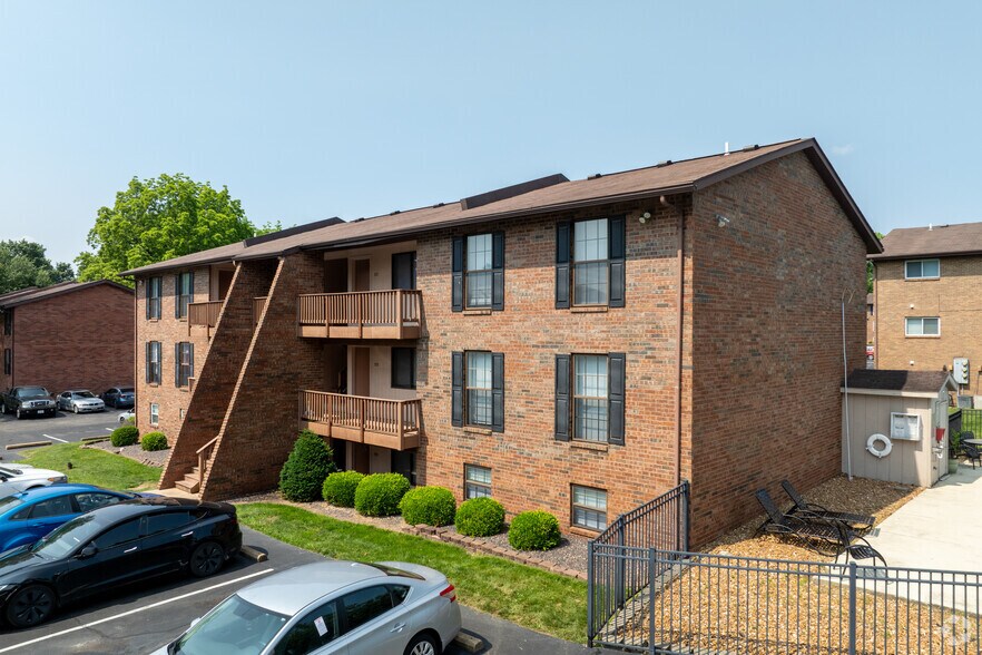 1151 Roger Ave, Swansea, IL à vendre - Photo du bâtiment - Image 2 de 18