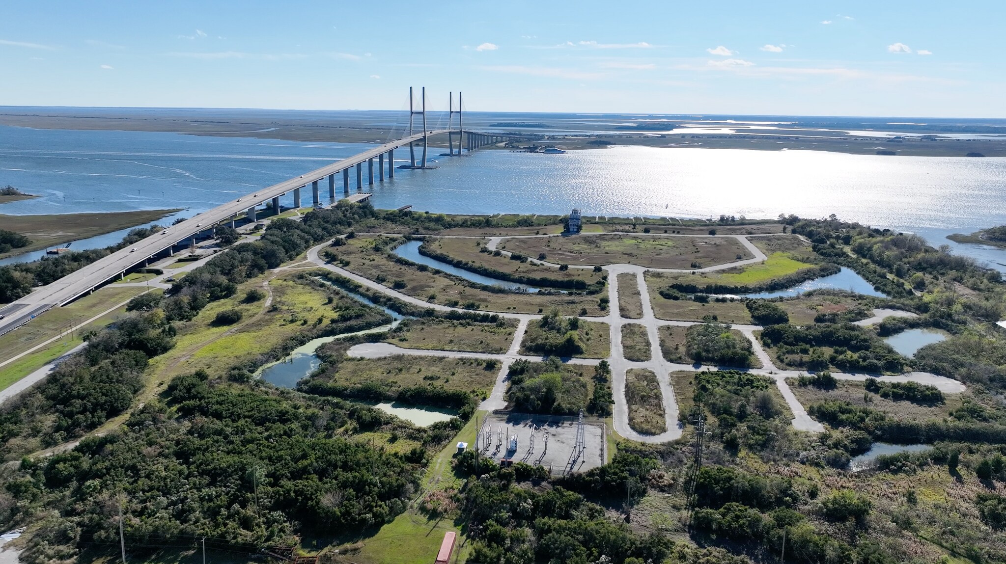 Liberty Harbor portefeuille de 3 propriétés à vendre sur LoopNet.ca Aérien- Image 1 de 4