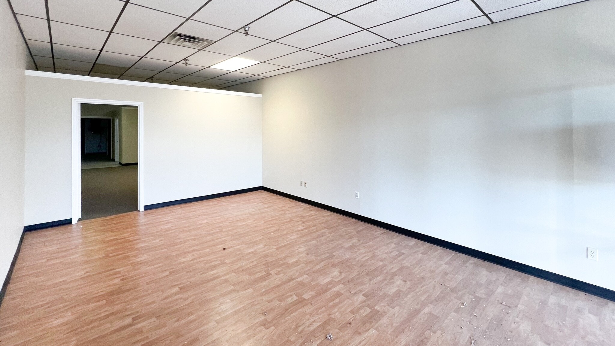 137-205 E Lincoln Trail Blvd, Radcliff, KY for lease Interior Photo- Image 1 of 4