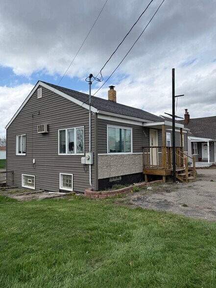 400 S Waverly Rd, Lansing, MI for lease - Primary Photo - Image 1 of 12