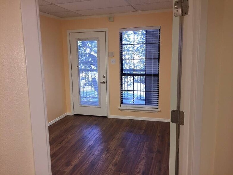 13740 Research Blvd, Austin, TX à vendre - Photo du bâtiment - Image 3 de 8