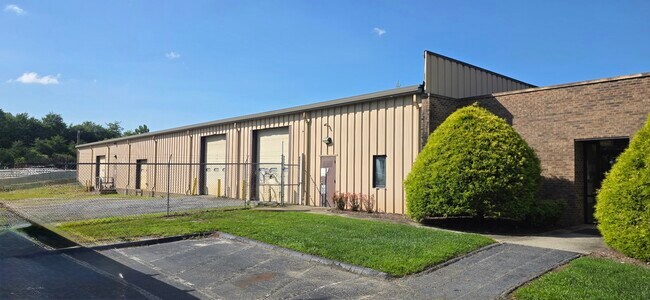 Plus de détails pour 5130 Hendersonville Rd, Fletcher, NC - Industriel à louer