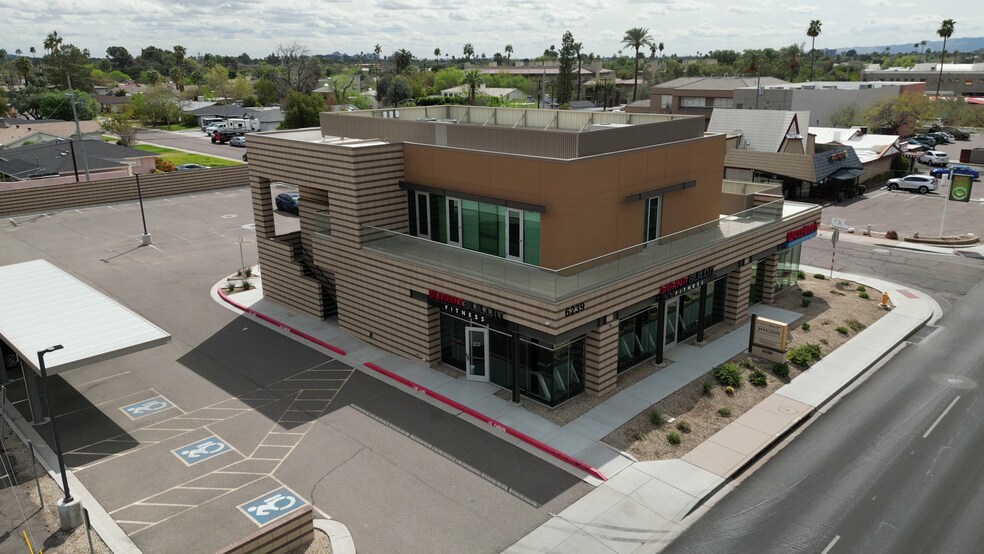 6239 N 7th St, Phoenix, AZ à vendre - Photo du bâtiment - Image 3 de 14