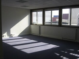 Plus de détails pour 16 Rue Des Oliviers, Thiais - Bureau à louer