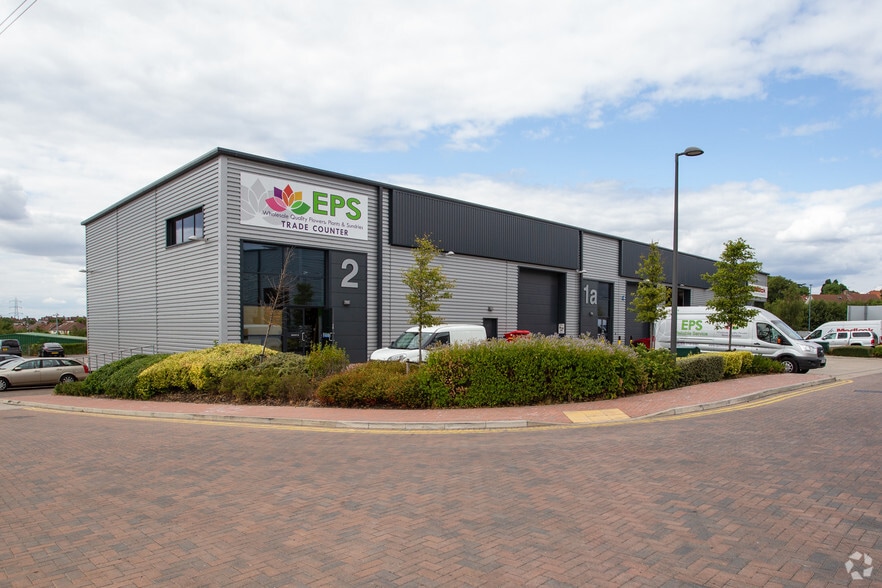 2 Tradeway Sutton Kimpton Rd, Sutton for lease - Building Photo - Image 3 of 6