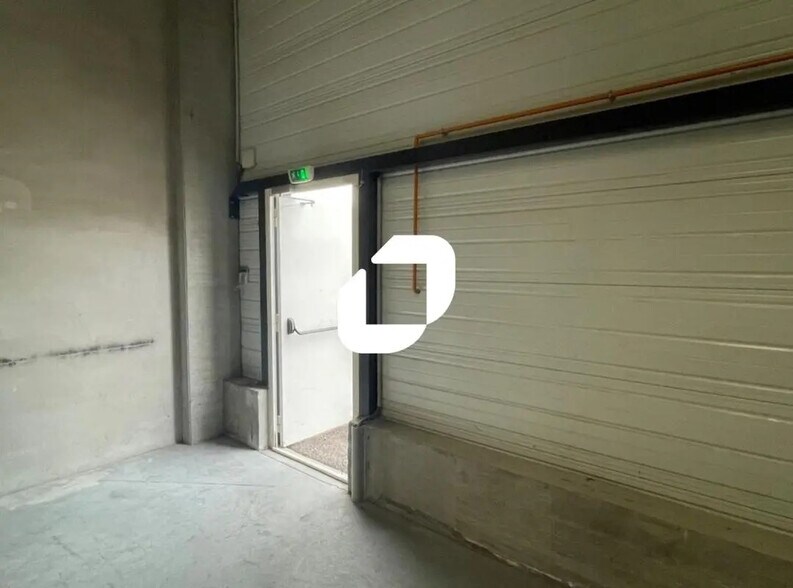 13 Rue De Savoie, Saint-Quentin-Fallavier à louer - Photo intérieure - Image 3 de 12