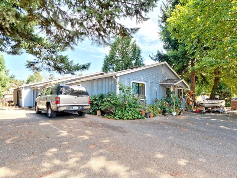 201 E 36th St, Tacoma, WA à vendre - Photo du bâtiment - Image 2 de 17
