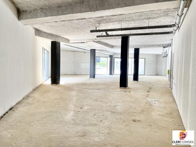 Retail in Bihorel for sale - Interior Photo - Image 3 of 5
