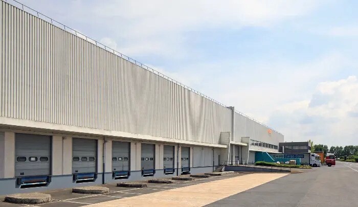 Industrial in Compans for lease Building Photo- Image 1 of 15