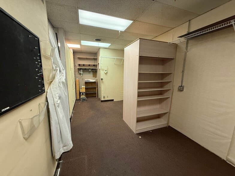 6355 E Kellogg Dr, Wichita, KS for lease - Building Photo - Image 3 of 5