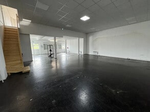 Flex in Saint-Ouen-l'Aumône for lease Interior Photo- Image 2 of 8