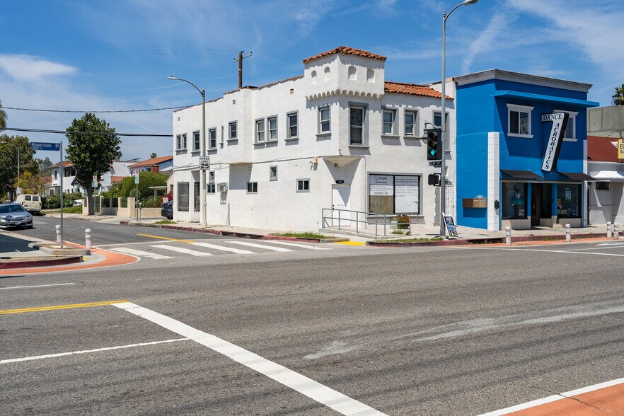 2741-2743 S Robertson Blvd, Los Angeles, CA à louer - Photo du bâtiment - Image 2 de 21