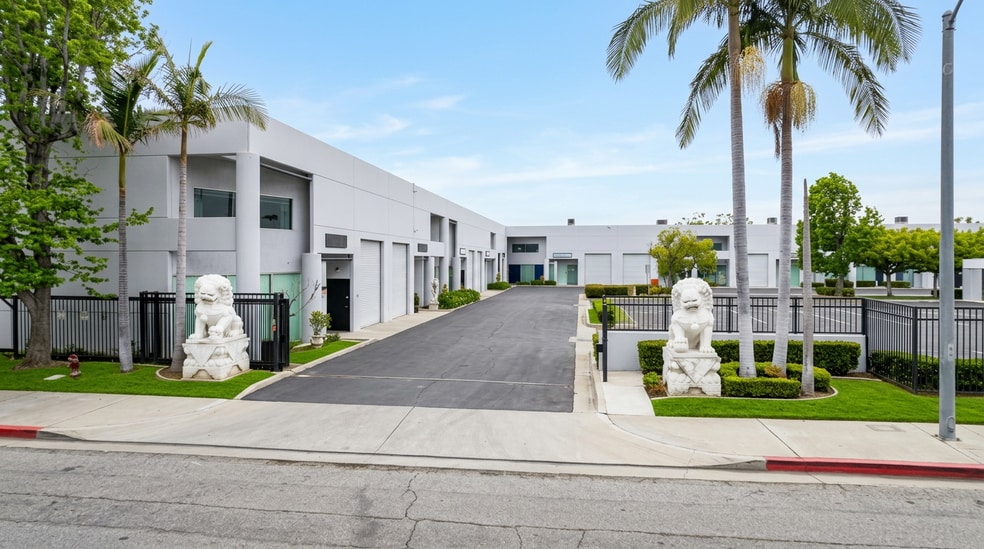 951-983 Meridian Ave, Alhambra, CA à louer - Photo principale - Image 1 de 4