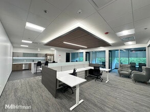 535 E Diehl Rd, Naperville, IL à louer Photo intérieure- Image 2 de 11