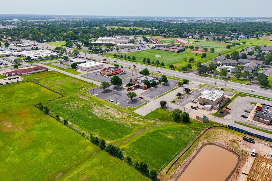 2.8 +/- Acres on Central & Tyler, Wichita, KS à vendre - Photo du bâtiment - Image 2 de 24