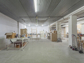 Retail in Barcelona, Barcelona for lease Interior Photo- Image 2 of 15