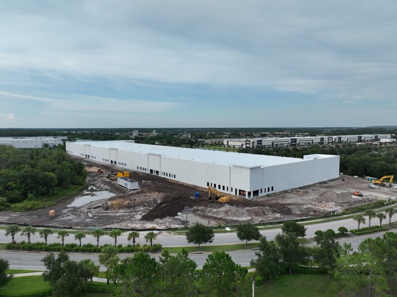 7150 LeeVista Blvd, Orlando, FL à louer - Photo du bâtiment - Image 3 de 4