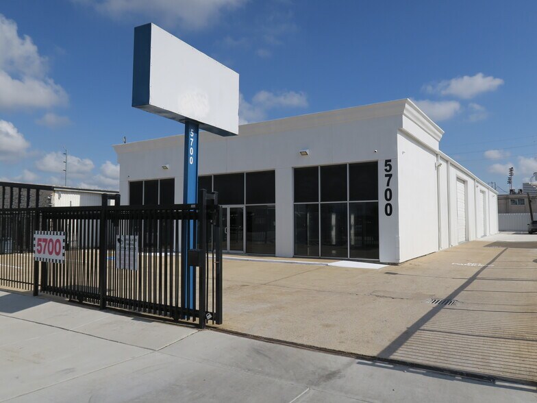 5700 Star Ln, Houston, TX à louer - Photo du bâtiment - Image 1 de 46