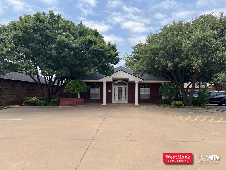 2705 81st St, Lubbock, TX à louer - Photo principale - Image 1 de 6