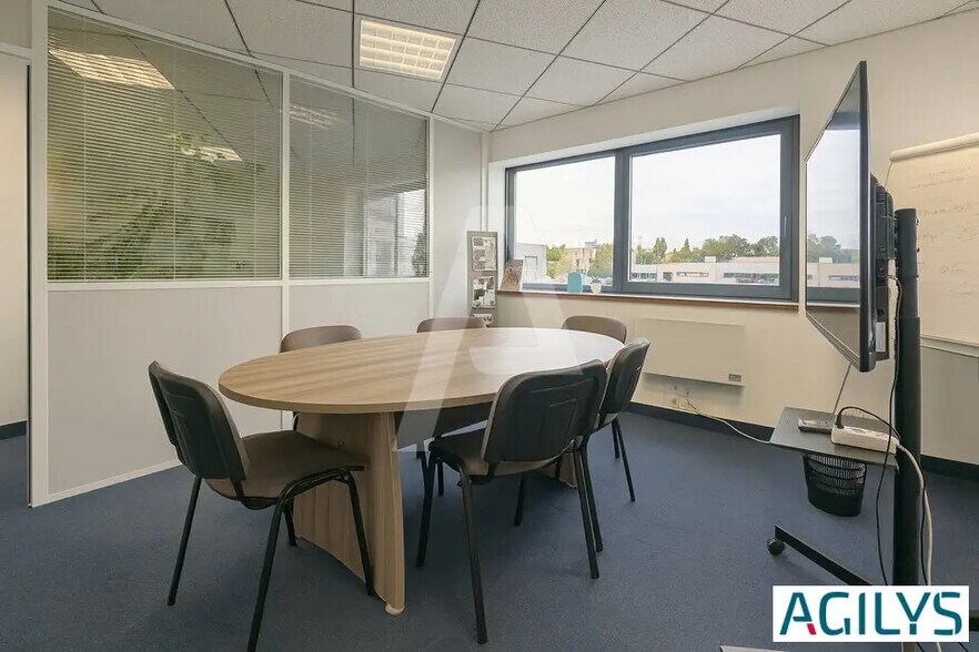 Office in Palaiseau for lease - Interior Photo - Image 3 of 7