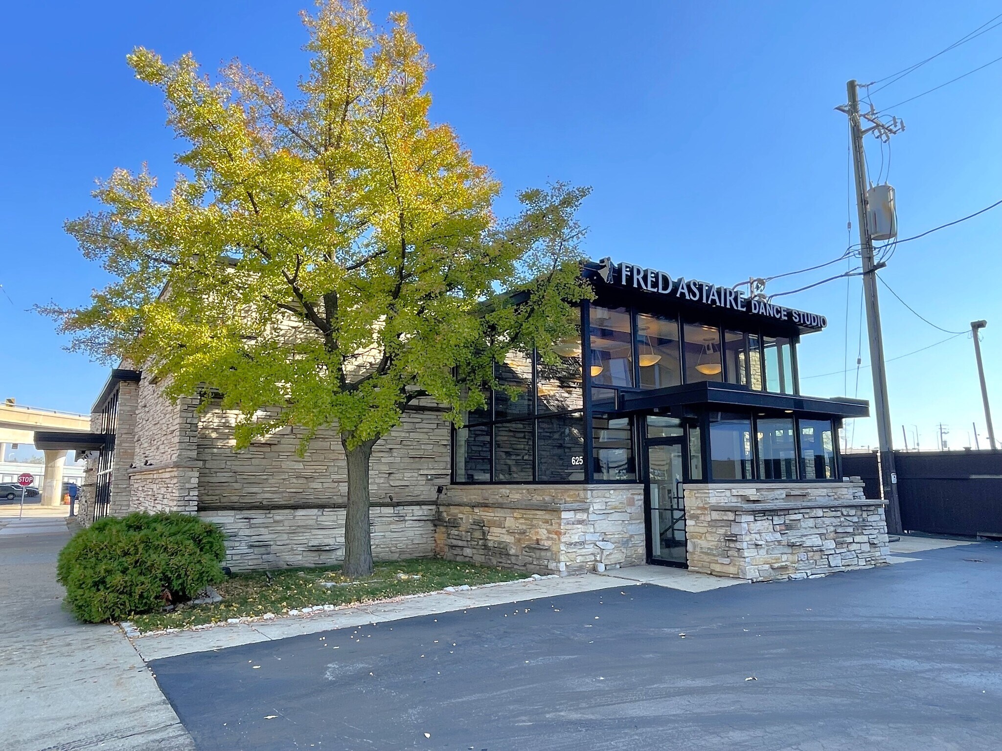 625 E Saint Paul Ave, Milwaukee, WI for lease Primary Photo- Image 1 of 6