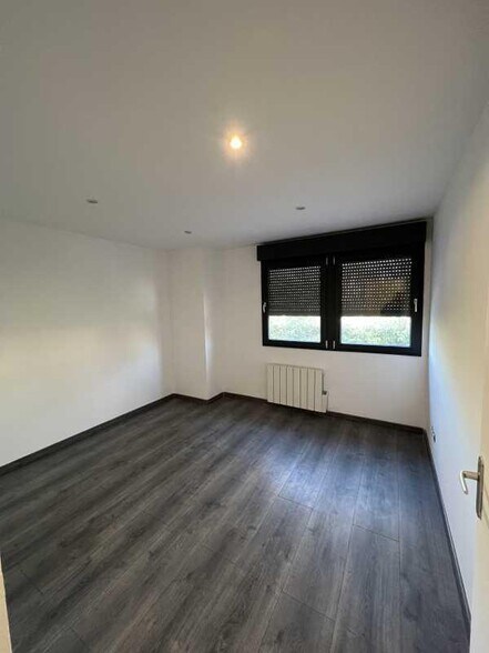 Bureau dans Garges-lès-Gonesse à louer - Photo du bâtiment - Image 2 de 4