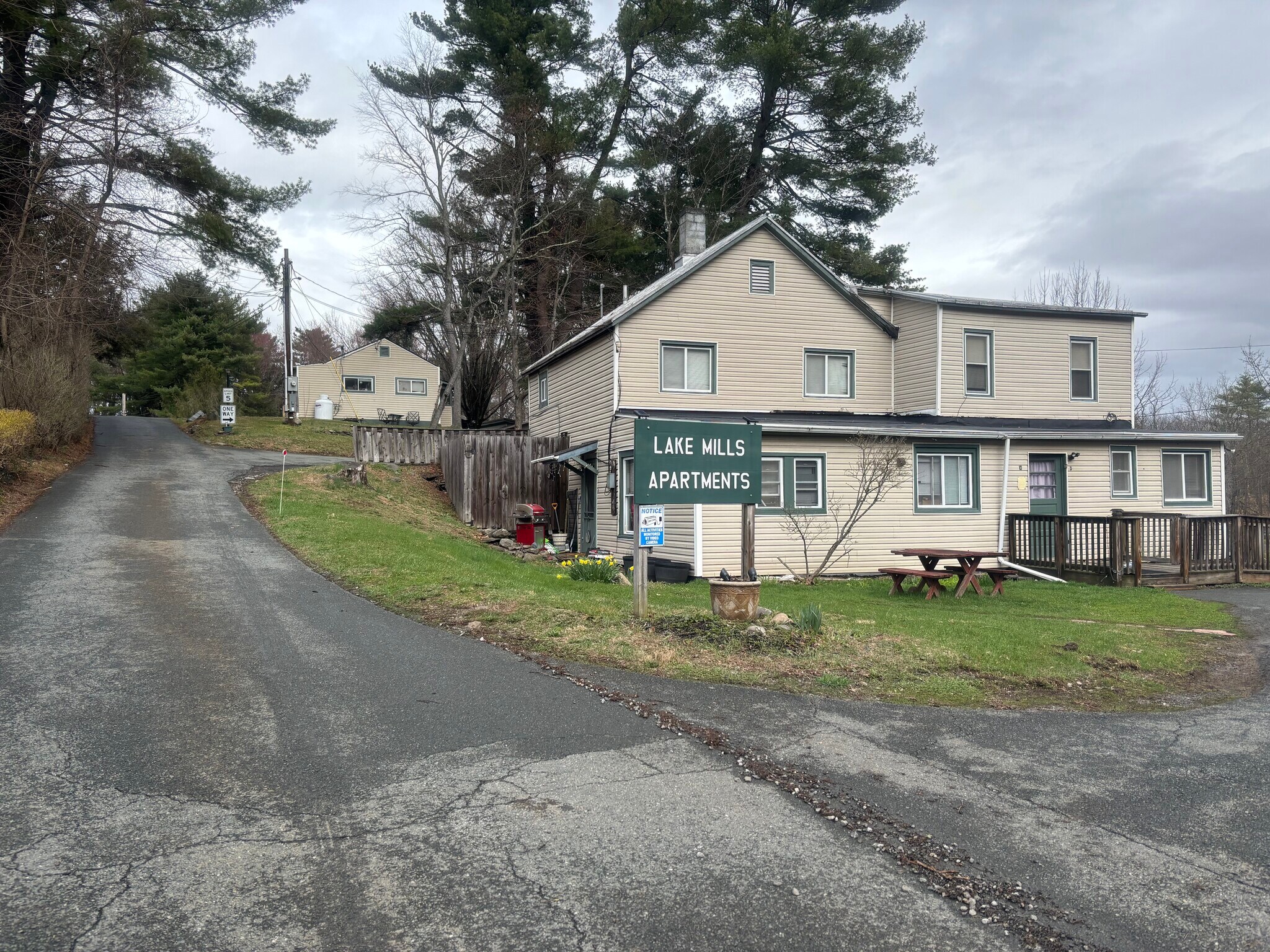 45 Unit Multifamily Portfolio / Cairo NY portefeuille de 2 propriétés à vendre sur LoopNet.ca Photo principale- Image 1 de 28