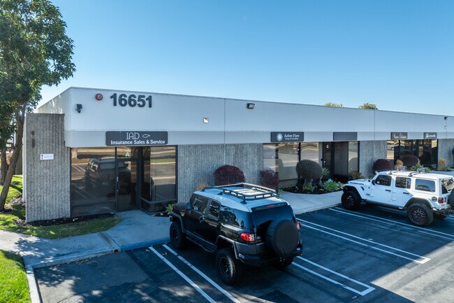 Plus de détails pour 16691 Gothard St, Huntington Beach, CA - Local d'activités à louer