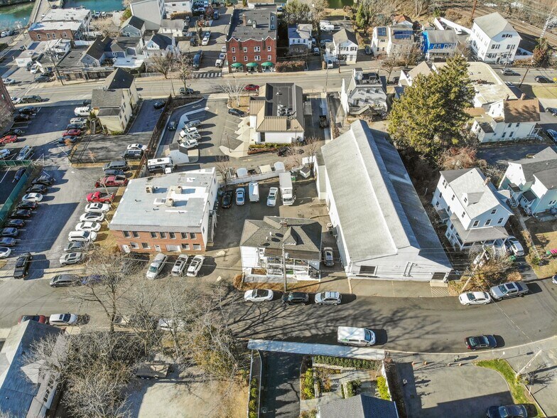 28 Henry St, Greenwich, CT à louer - Photo du bâtiment - Image 3 de 6