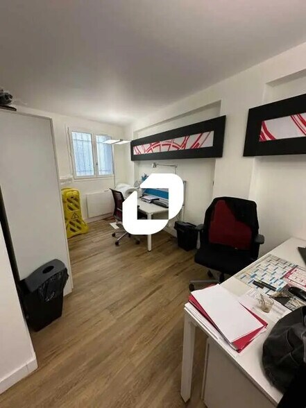 Office in Saint-Germain-en-Laye for lease - Building Photo - Image 2 of 14