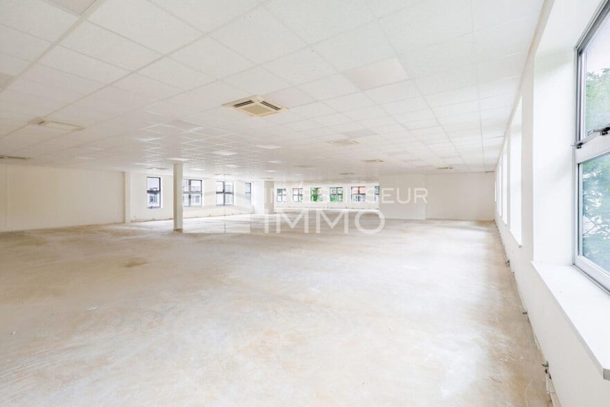 Office in Saint Thibault Des Vignes for lease - Interior Photo - Image 3 of 5