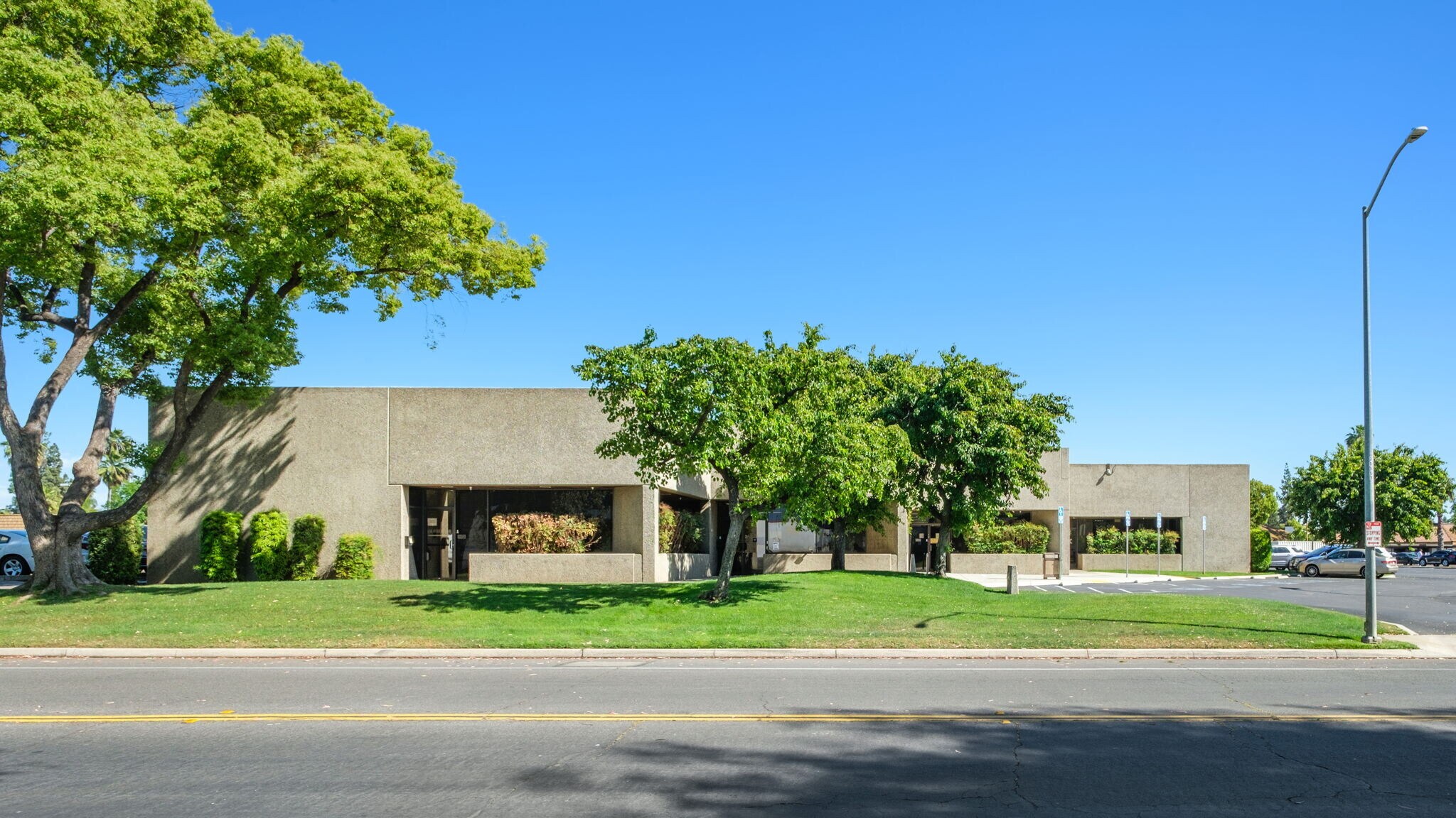 2048 N Fine Ave, Fresno, CA à vendre Photo principale- Image 1 de 17