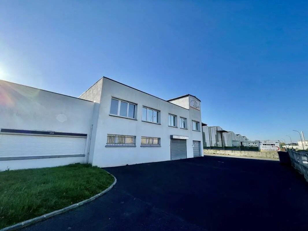 Office in Le Grand-Quevilly for lease Building Photo- Image 1 of 8