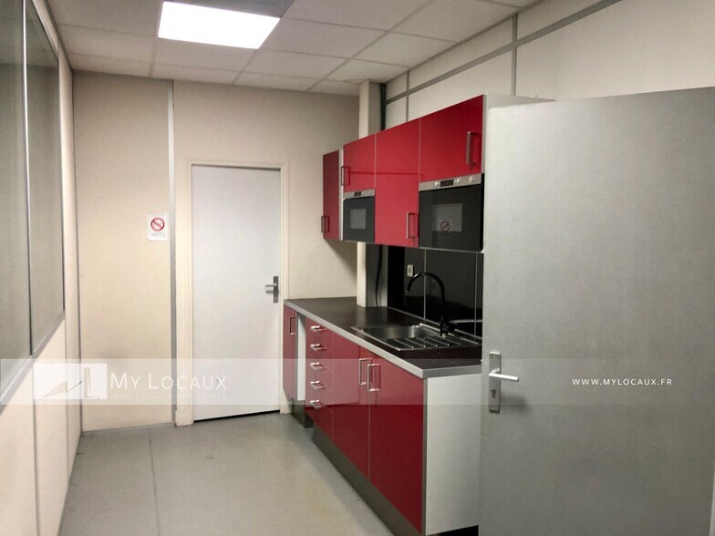 Flex in Tremblay-en-France for lease - Interior Photo - Image 3 of 4