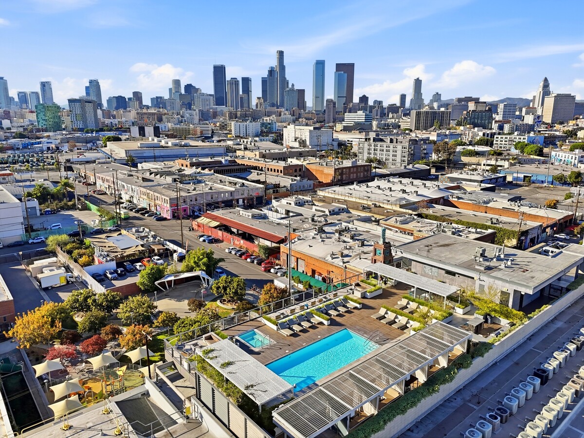 500-530 S Hewitt St, Los Angeles, CA 90013 - Unit 533 - - Interior Photo - Image 1 of 5