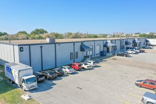 910-916 Avenue M, Grand Prairie TX - Warehouse