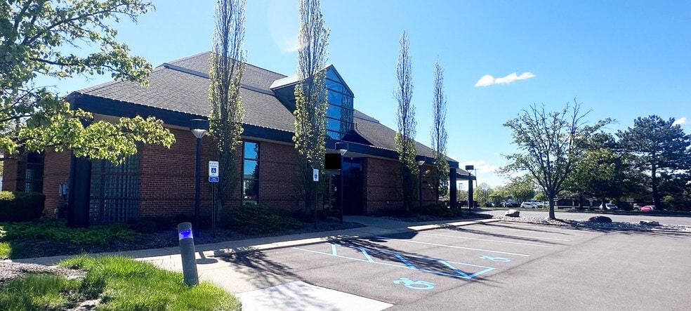 2260 Jolly Oak Rd, Okemos, MI for sale - Building Photo - Image 2 of 3