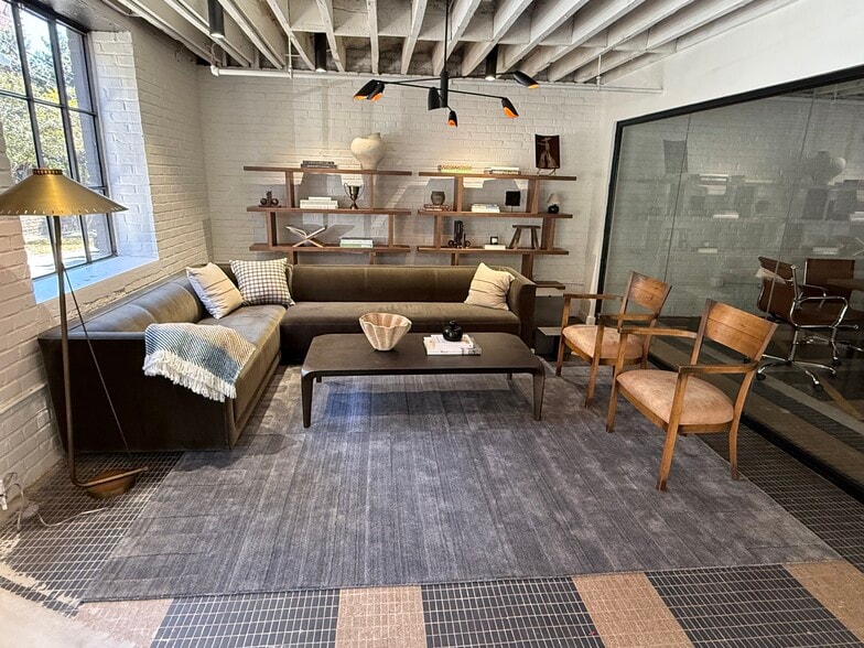 655 Highland Ave NE, Atlanta, GA for lease - Interior Photo - Image 1 of 10