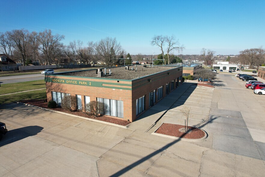 6901 Hickman Rd, Urbandale, IA à vendre - Photo du bâtiment - Image 2 de 6