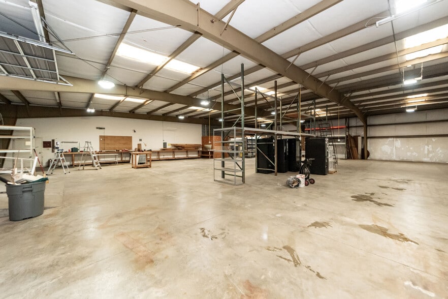 2118 Cosgrove Ave, North Charleston, SC for lease - Building Photo - Image 2 of 21