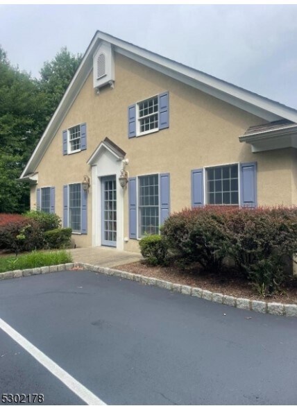 1 Brookfield Glen Dr, Belvidere, NJ à louer - Photo du bâtiment - Image 3 de 8