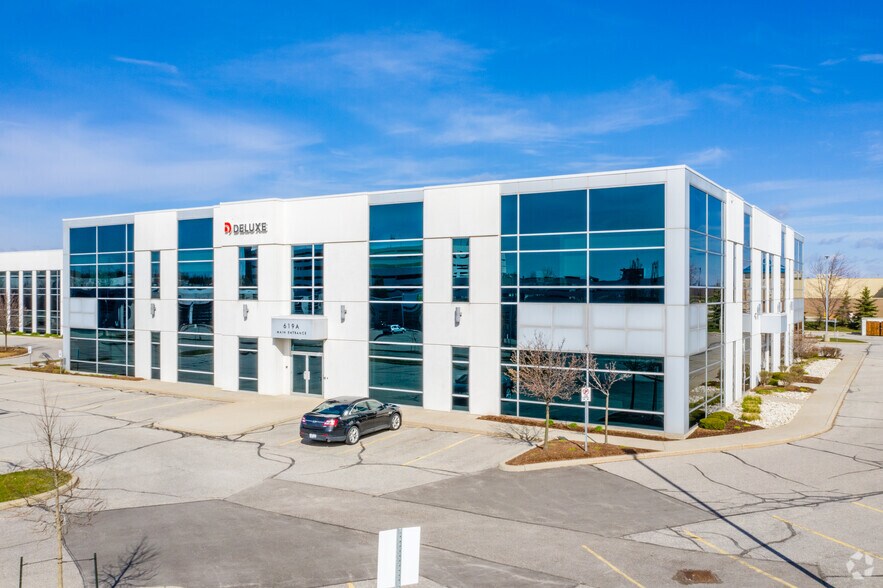 619 Kumpf Dr, Waterloo, ON for sale - Primary Photo - Image 1 of 1