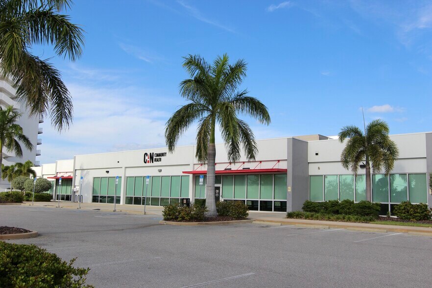 3251 3rd Ave N, Saint Petersburg, FL à louer - Photo du bâtiment - Image 1 de 11