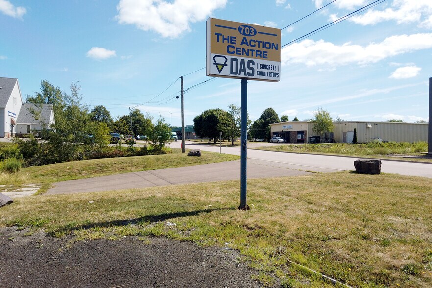 703 Malenfant Blvd, Dieppe, NB à louer - Photo du bâtiment - Image 3 de 6